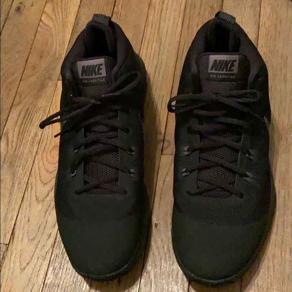 nike air versitile nubuck